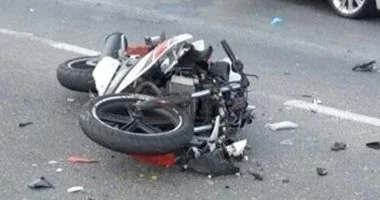 إصابة ثلاثة مواطنين بحادث تصادم دراجة نارية في شارع المدينة المنورة بالأقصر