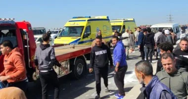 إصابة شخص إثر حادث تصادم تريلا بخمس سيارات في بنها أثناء النهار