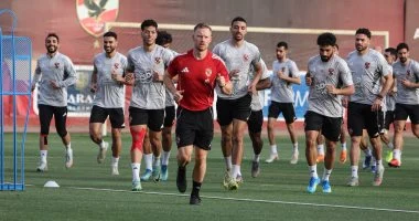 إمام عاشور يشارك بفاعلية في تدريبات الأهلي الجماعية وسط أجواء حماسية