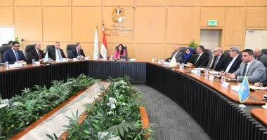 “` اجتماع هام برئاسة وزيرة الإسكان يركز على تطوير هيئة المجتمعات العمرانية وأجهزة المدن “`