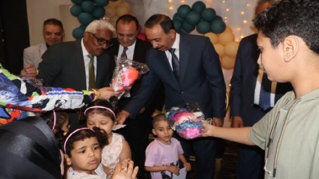 احتفالات عيد الأضحى في سوهاج: المحافظ يستمتع بفرحة الأطفال بمؤسسة البنين وجمعية تحسين الصحة