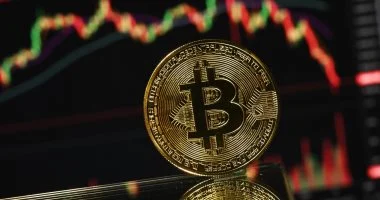 تراجع مفاجئ لبيتكوين إلى 74.6 ألف دولار مع تصاعد مخاوف الفائدة والتوترات
