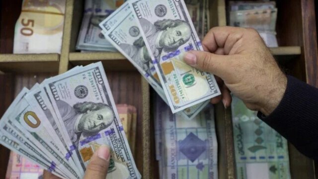 ارتفاع سعر الدولار مقابل الجنيه المصري خلال احتفالات عيد الأضحى المبارك في المحافظات