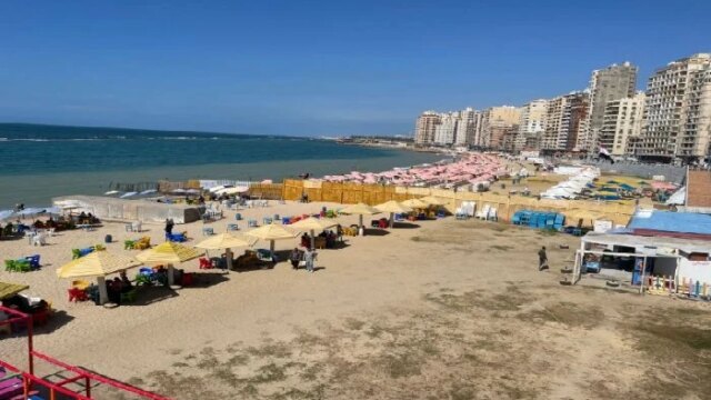 استعدادات كبيرة في مصايف الإسكندرية لتجهيز 43 شاطئًا وتعزيز خدمات الإنقاذ احتفالًا بعيد الأضحى