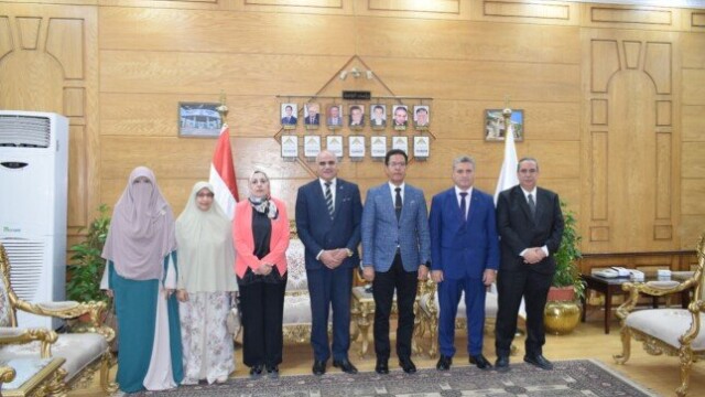 استقبال مميز لرئيس جامعة بنها من رئيس مجلس أمناء جامعة جنوب الوادي الأهلية خلال مناقشة رسالة دكتوراه