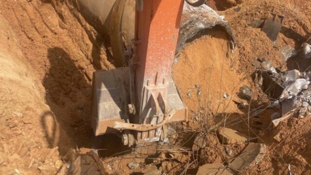 استمرار جهود إصلاح كسر خط مياه الشرب الحيوي بطريق بلبيس العاشر في الشرقية