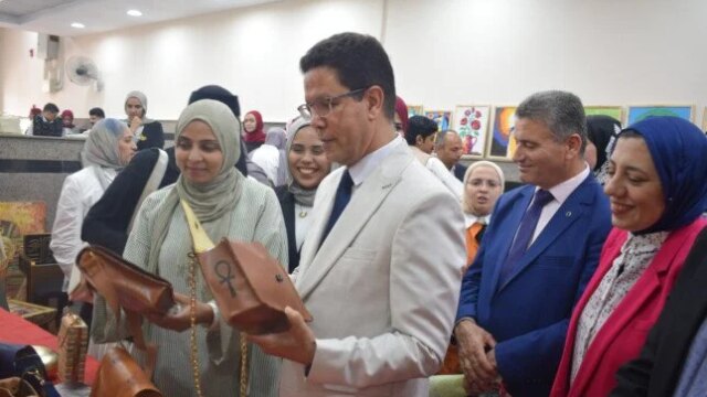 افتتاح مشروع تخرج طلاب التربية النوعية من قبل رئيس جامعة بنها يشهد حضورًا كبيرًا