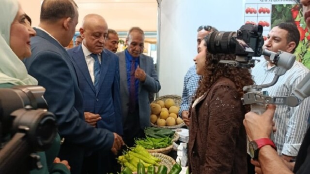 افتتح محافظ الأقصر فعاليات الدورة الـ18 لمعرض الوادي لتقنيات الزراعة الحديثة بحضور العديد من الفعاليات الزراعية