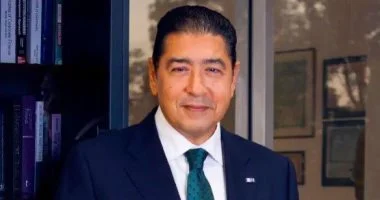 “` اقتصاد قوي يتطلب بنوكًا قوية، هشام عز العرب يؤكد على أهمية القطاع المصرفي “`