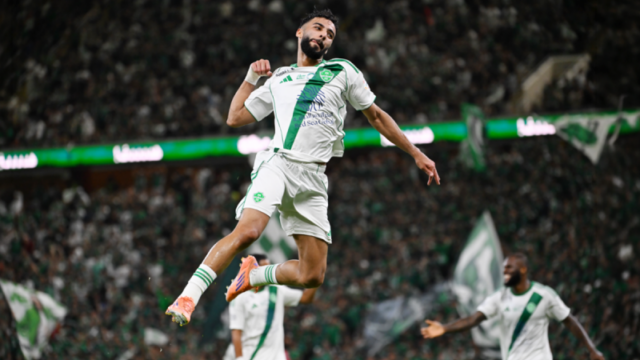 الأهلي يتألق بثلاثية جديدة ويحقق انتصاراً كبيراً على الخلود