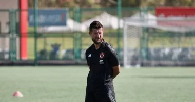 الأهلي يشكر ديميتري لوبوف بعد قيادته الناجحة لفريق الكرة النسائية