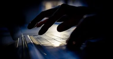 الغضب الإلكتروني: واتساب يمكن أن يجلب لك المحكمة وكيفية مواجهة السب والقذف
