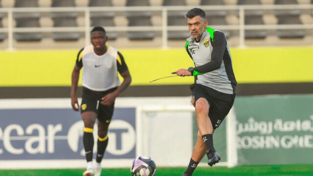 القرارات الجريئة في الاتحاد تلوح بإقالة كونسيساو المدرب البرتغالي