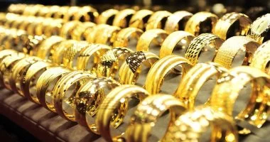 “` سعر الذهب يرتفع بشكل طفيف في الكويت، حيث بلغ عيار 24 نحو 46.575 دينار “`