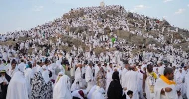 “` انطلاق الرحلات وتطبيق نظام “حاج بلا حقيبة” يقدم نصائح هامة للحجاج من وزارة السياحة “`