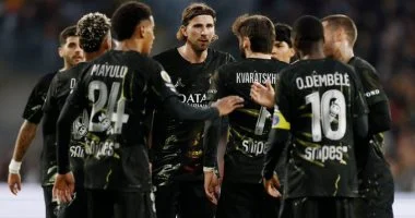 باريس سان جيرمان يتوج ببطولة الدوري الفرنسي 2026 بعد الفوز على لانس