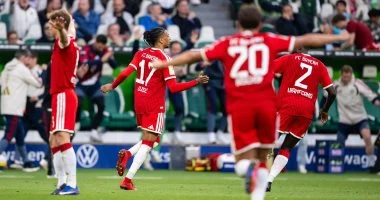 بايرن ميونخ يحقق لقب الدوري الألماني بفوز مثير على كولن بالجولة النهائية
