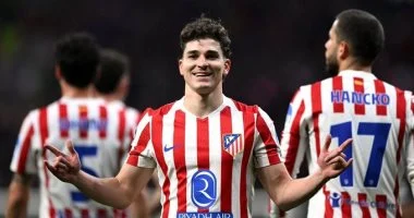 برشلونة يتبنى استراتيجية جديدة في حال عدم إتمام صفقة ألفاريز المنتظرة