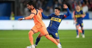 برشلونة يخسر بشكل مفاجئ أمام ألافيس خلال احتفالاته بلقب الدوري الإسباني