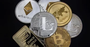 بيتكوين تنخفض دون 77 ألف دولار وسط ارتفاع عوائد السندات وزيادة رهانات الفائدة
