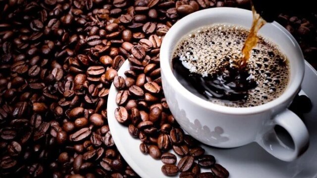 تأثيرات شرب القهوة صباحًا على معدة فارغة تستدعي الانتباه للأعراض الصحية المحتملة