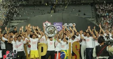 تتويج الزمالك بلقب الدوري الـ 15: احتفالات وصور تبرز اللحظة التاريخية