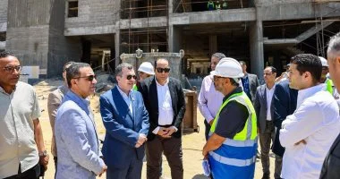 “` تجربة ميدانية جديدة: وزير التخطيط ومحافظ المنوفية يستعرضان مشروعات تنموية حيوية في المنطقة “`