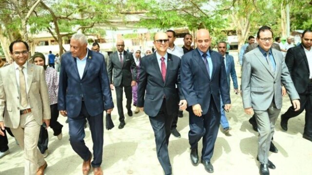 تحت شعار العطاء والمودة، جامعة أسيوط تنظم معرض «عيد أضحى مبارك» للملابس الخيرية والمواد الغذائية
