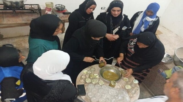 تحت شعار “تمكين المرأة”، 20 سيدة معيلة في الأقصر يتلقين تدريبًا على تجفيف الخضراوات وصناعة المربات ضمن مبادرة «أنا متعلم»