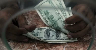 “` تحديث مستمر لأسعار الدولار: بنك الإسكندرية يسجل 53.25 جنيهًا لشراء العملة الأمريكية “`