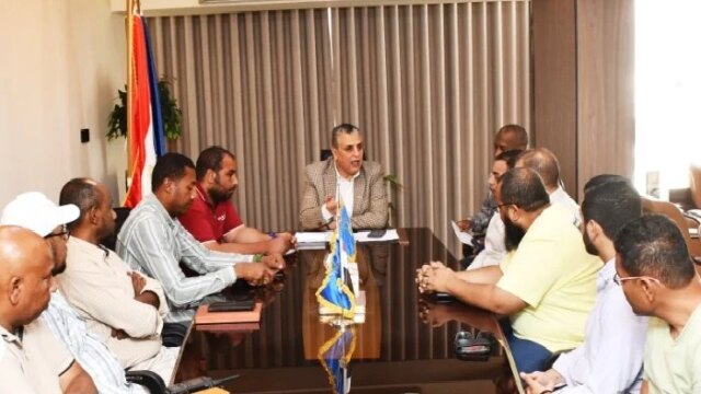 تحقيق رعاية صحية أفضل: خطة جديدة لإعادة توزيع الأطباء وتطوير إدارة النفايات الطبية في أسوان