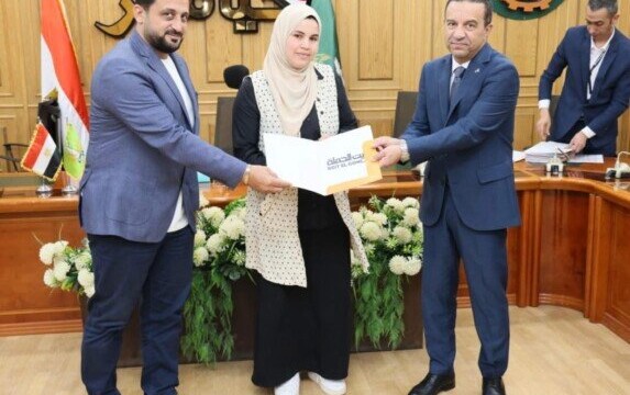 تحقيق فرص العمل: محافظ المنوفية يوزع 50 عقد عمل في المنطقة اللوجستية بطوخ طنبشا