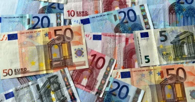 “` تراجع ملحوظ في سعر اليورو اليوم الإثنين 25 مايو 2026 مقابل الجنيه المصري بالبنوك “`