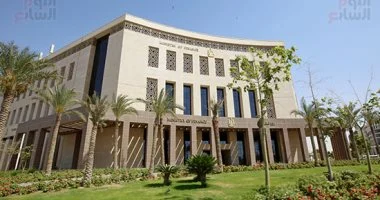 “` “ترقبوا: تحديد موعد صرف مرتبات شهر مايو 2026 للعاملين في الدولة قريباً” “`