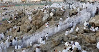 تصعيد حجاجنا إلى عرفات بوسائل نقل مكيفة وسط تسهيلات كبيرة ومتنوعة