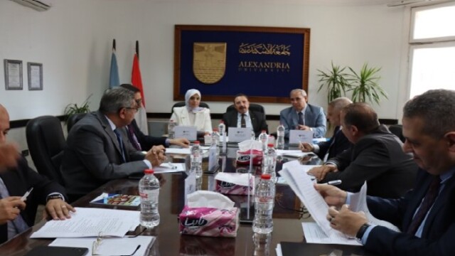 تعزيز الابتكار والاستثمار في مصر: جامعة الإسكندرية تعقد اجتماعها الأول للمجلس الأعلى للشركات