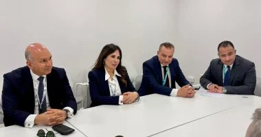 “` تعزيز التعاون الثنائي، وزيرة الإسكان المصرية تناقش مع نظيرتها البحرينية تطوير المشاريع العمرانية “`