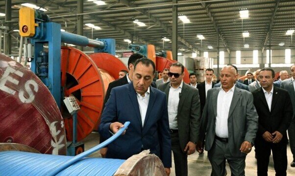 تفقد رئيس الوزراء التوسعات الحديثة لمصنع الكابلات الكهربائية في مدينة السادات