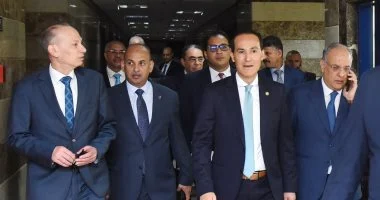 “` تفقد محمد عوض فرع الهيئة العامة للاستثمار والمناطق الحرة في مدينة نصر اليوم “`
