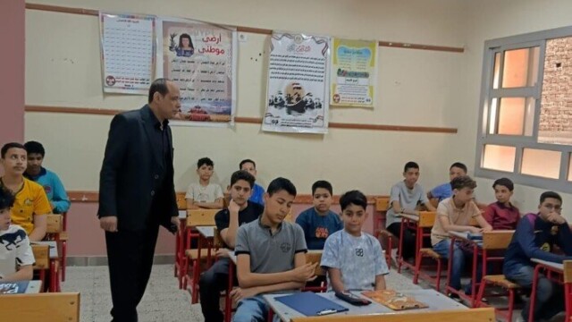 تفقد وكيل تعليم القليوبية لجان بنها وأحال مسؤولا للتحقيق بسبب مخالفات معينة