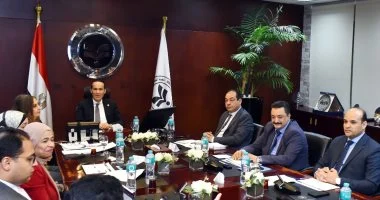 “` تقدم ملحوظ في الأداء الاقتصادي، الرئيس التنفيذي للهيئة العامة للاستثمار يؤكد على متابعة التطورات الجديدة “`