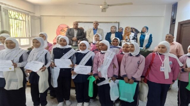 تكريم مميز لـ 18 طالبة في قنا لاجتيازهن البرنامج القومي لتطوير مهارات اللغة العربية