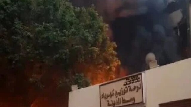 تمكنت فرق الإطفاء من السيطرة على حريق هائل بمخزن قريب من الوحدة المحلية في أسوان