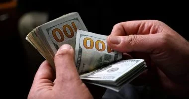 “` تواصل انخفاض سعر الدولار أمام الجنيه المصري وسط تراجع في البنوك المحلية “`
