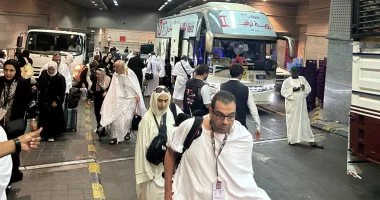 “` تواصل حافلات الحج في نقل الحجاج المصريين إلى صعيد عرفات وسط أجواء من الحماس والترقب “`
