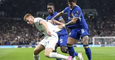 توتنهام يحاول انتزاع بطاقة البقاء في الدوري الإنجليزي من تشيلسي المتألق