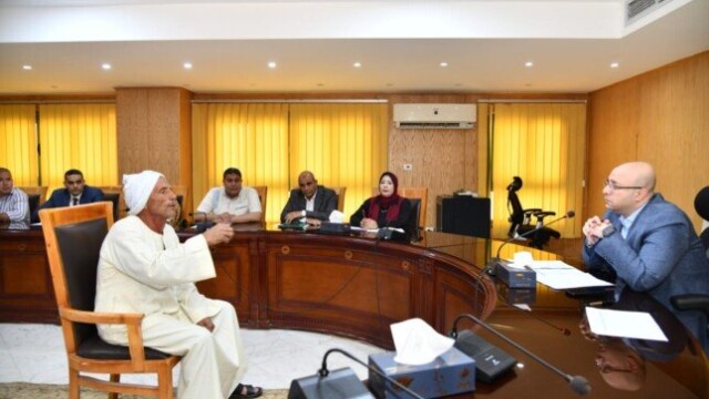 توجيهات حاسمة من محافظ الفيوم بشأن تسهيل إجراءات العمليات الجراحية والعلاج لحالتين محتاجتين