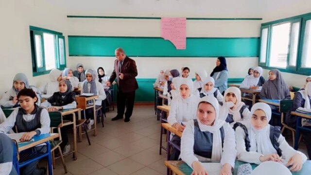 توجيهات صارمة من وكيل وزارة التعليم بالفيوم لتعزيز انضباط سير الامتحانات في المدارس