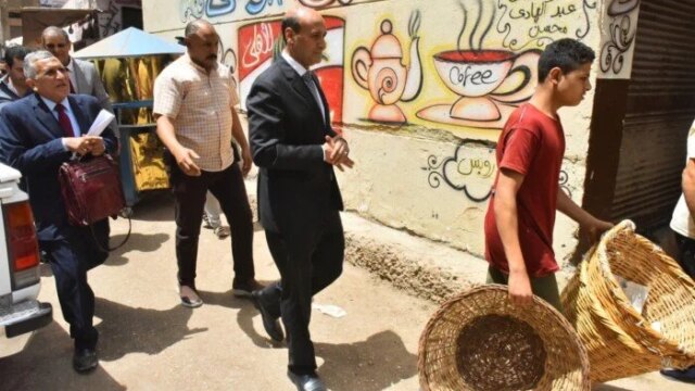 توجيهات عاجلة من محافظ أسيوط لتطوير وتنظيم أسواق الباعة الجائلين في منفلوط