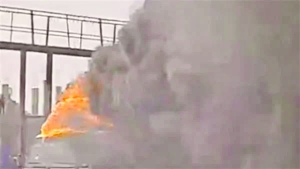 حريق مدمر يشتعل في سيارة نقل محملة بالكراتين في محافظة المنوفية اليوم